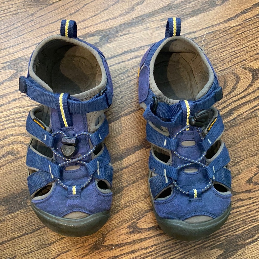 Keen’s blue color size 2